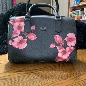 Excellent used condition authentic guess purse